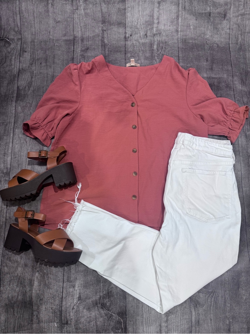 “Como Blu” Salmon Button-Front V-Neck Blouse